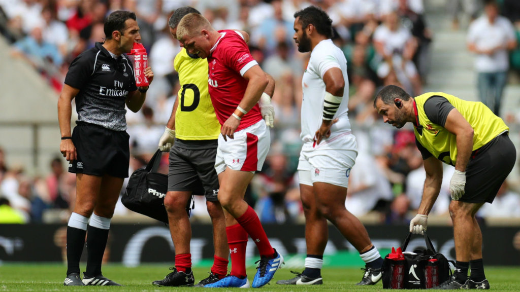 England 33-19 Wales: Anscombe and Curry injured as All Blacks stay top of the rankings