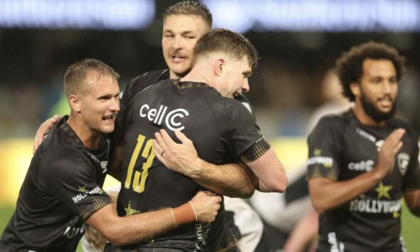 Keo Bok Barometer: Sharks and Bok midfield André Esterhuizen and Ethan Hooker. Photo: Steve Haag/Gallo Images