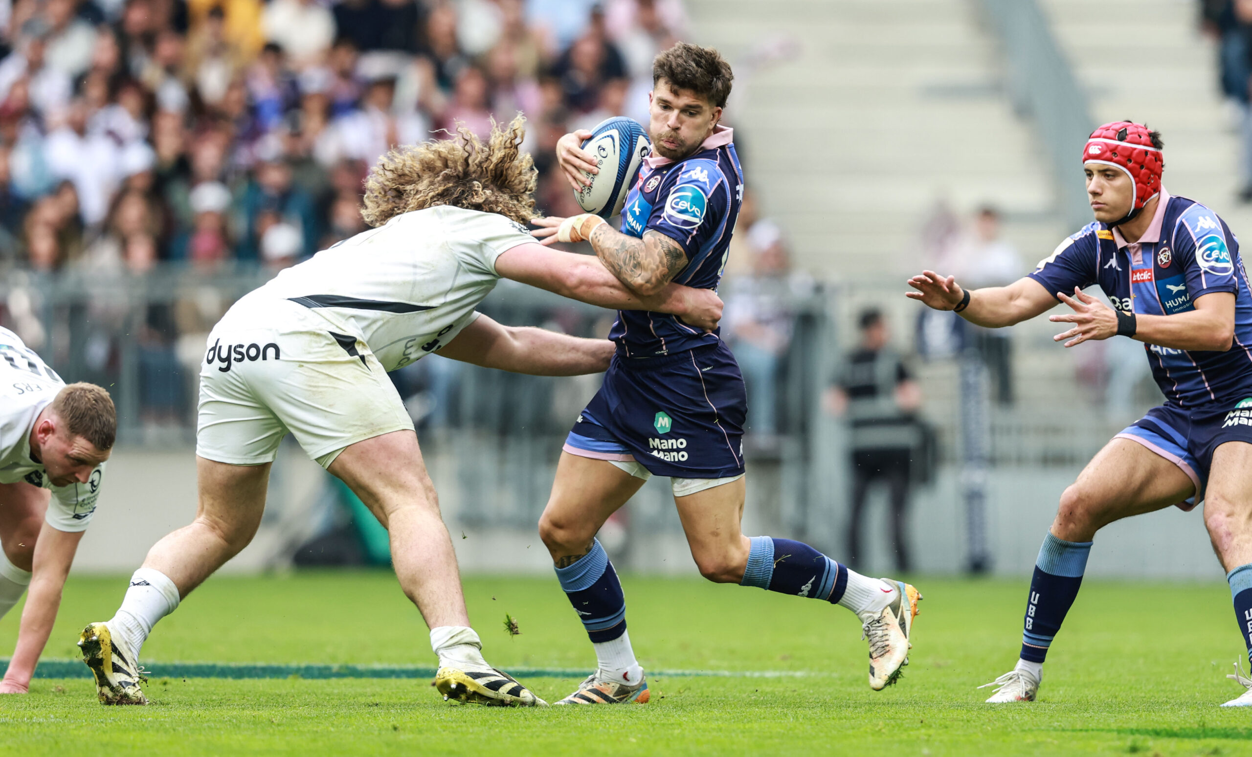nvestec Champions Cup Semi-Final, Stade Atlantique Bordeaux Metropole, Bordeaux, France 3/5/2026 Union Bordeaux-Begles vs Bath Rugby Union Bordeaux Bègles' Matthieu Jalibert is tackled by Alfie Barbeary of Bath Mandatory Credit ©INPHO/Dan Sheridan
