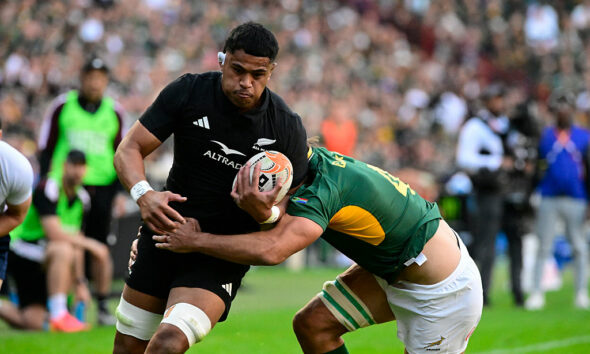 Tupou Vaa'i of New Zealand with the ball during the Castle Double Malt Greatest Rivalry Tour match between South Africa and New Zealand at 10bet Ellis Park on August 22, 2026 in Johannesburg, South Africa. (Photo by Sydney Seshibedi/Gallo Images/Getty Images)