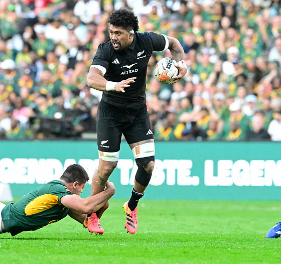 Ardie Savea of New Zealand with the ball during the Castle Double Malt Greatest Rivalry Tour match between South Africa and New Zealand at 10bet Ellis Park on August 22, 2026 in Johannesburg, South Africa. (Photo by Sydney Seshibedi/Gallo Images/Getty Images)