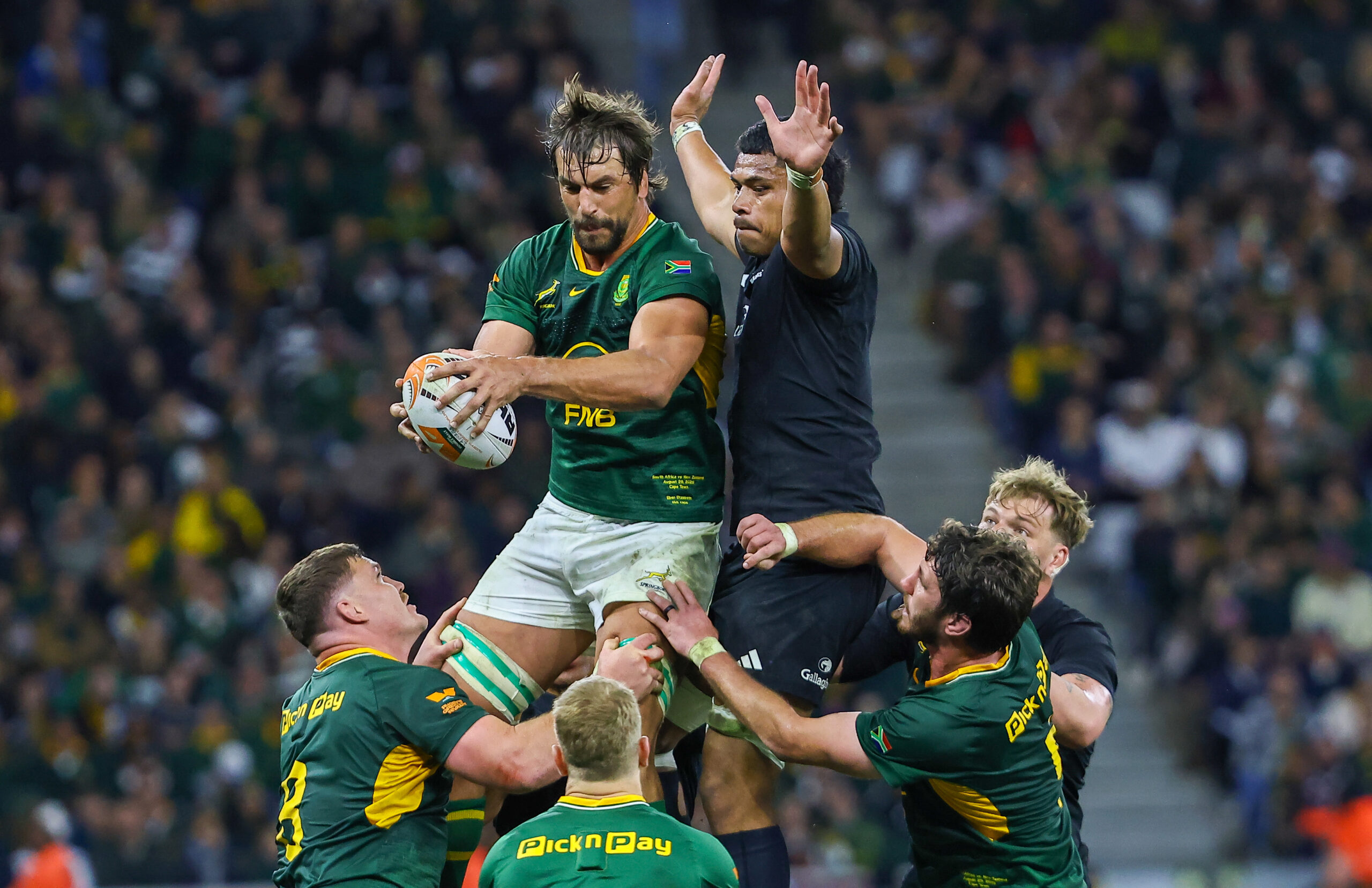 Eben Etzebeth of South Africa catches the ball in the line out during the Castle Double Malt Rugby's Greatest Rivalry, 2nd Test match between South Africa and New Zealand at DHL Stadium on August 29, 2026 in Cape Town, South Africa. (Photo by Roger Sedres/Gallo Images)